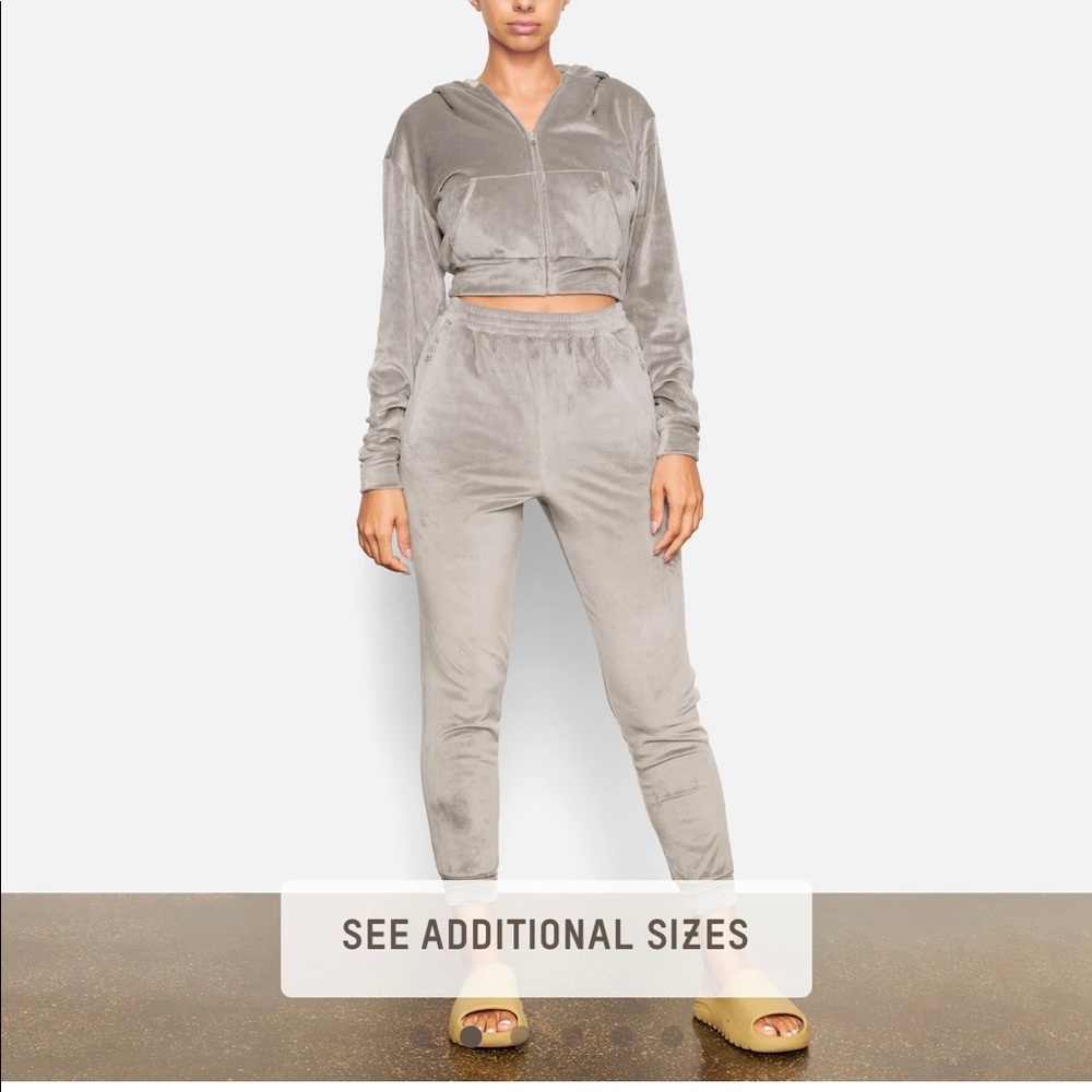 Skims velour jogger